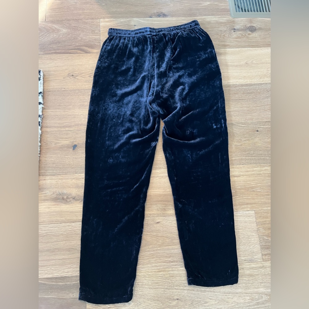 Hartford - Women’s Velvet Cropped Pants - Size 3
